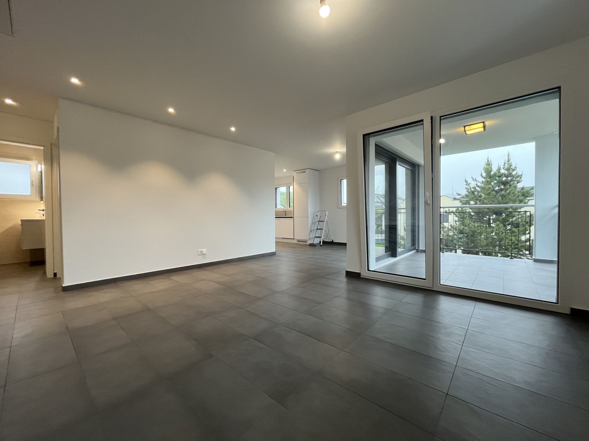 NEUF, MODERNE, AVEC LOGGIA